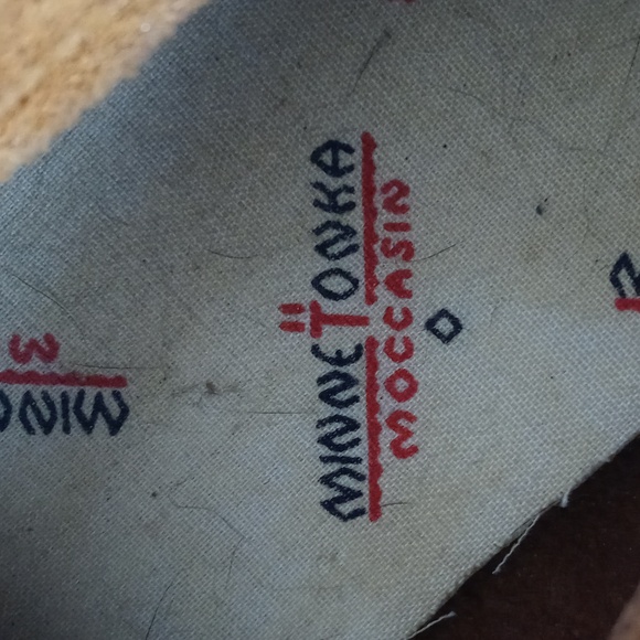 Minnetonka Brown Suede Moccasins with Bow - Picture 6 of 7